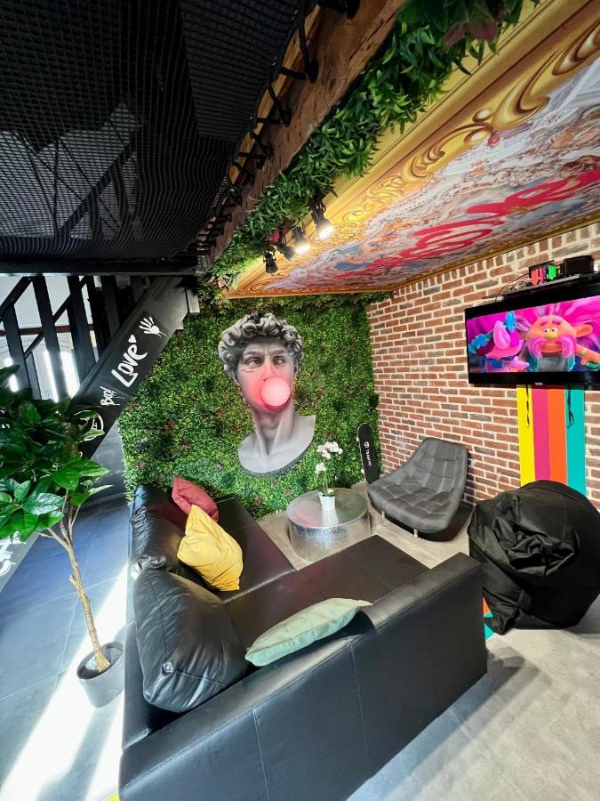Capsule Art Deco - Jacuzzi - Netflix - Home Cinema - Arcade De Jeux & Nintendo Switch - 2 Chambres - Filet Suspendu 瓦朗西纳 外观 照片